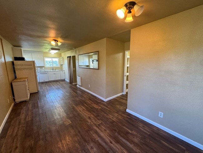 Building Photo - 2 Bedroom 1 Bathroom ADU