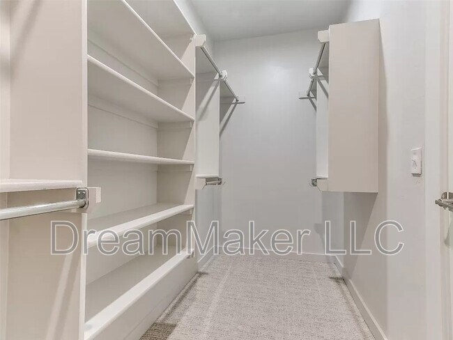 Building Photo - 2807 Clifton Ter
