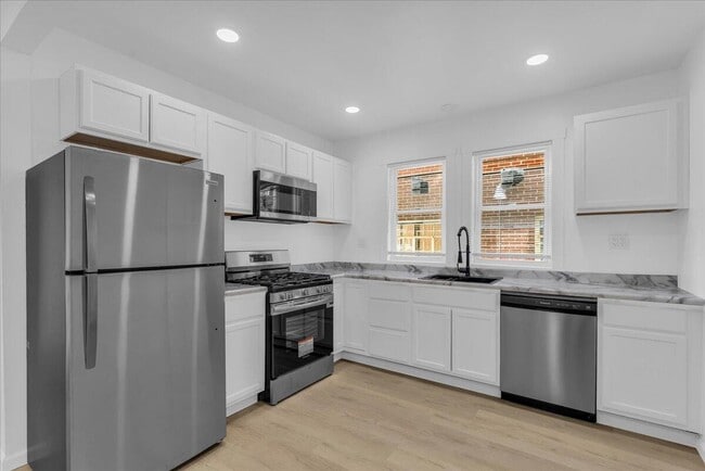 Building Photo - 2727 Leslie St