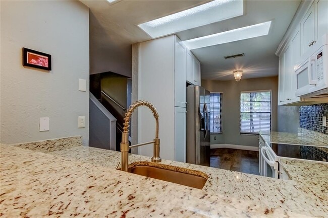 Building Photo - 4139 Brentwood Park Cir
