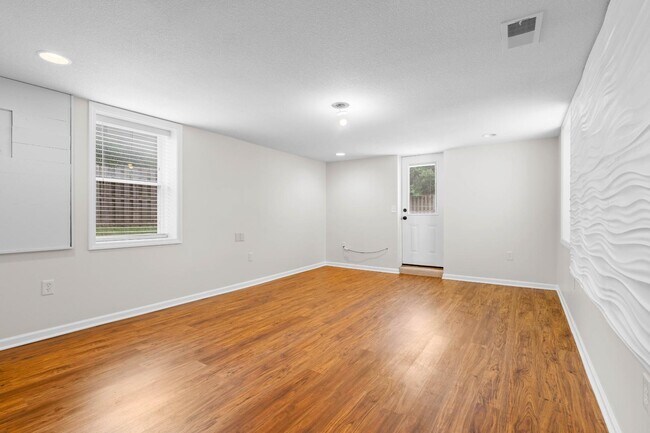 Building Photo - 6717 W 77th Terrace