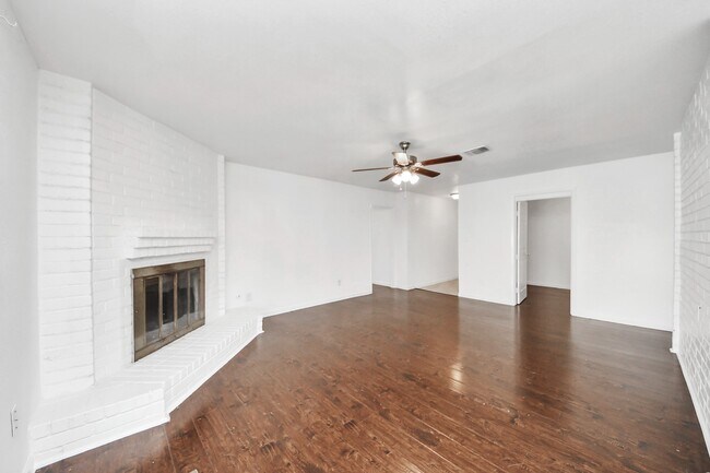 Building Photo - 7410 La Pl Dr