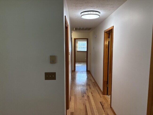 Building Photo - Great Family Home for Rent in Henderson County!