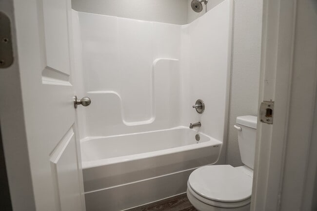 Building Photo - 4 Bedroom 3.5 bath home in Fayetteville!