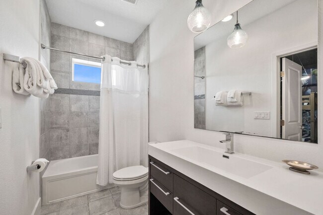 Building Photo - 1561 Corolla Ct