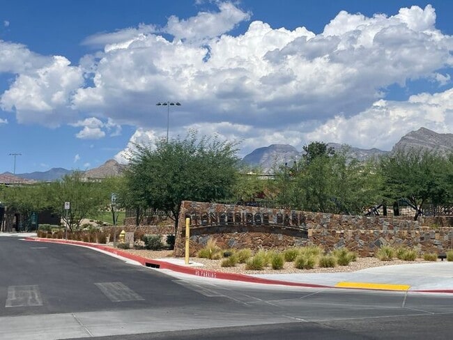 Building Photo - Carry Over Showing: This property has been...