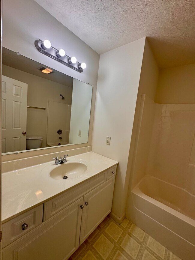 Building Photo - 2948 Crystal Spring Ln