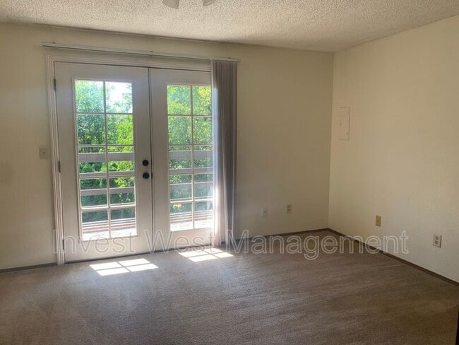 Building Photo - 14017 NE Keyes Ct