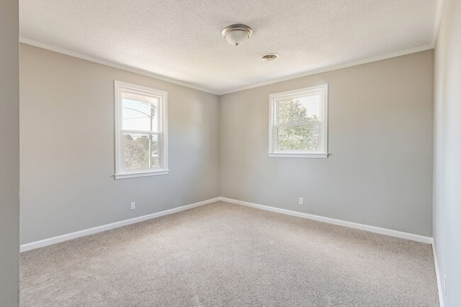 Building Photo - 1311 Mini Ct N