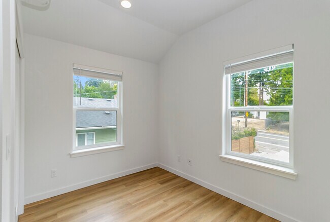 Building Photo - 11517 5th Ave NE