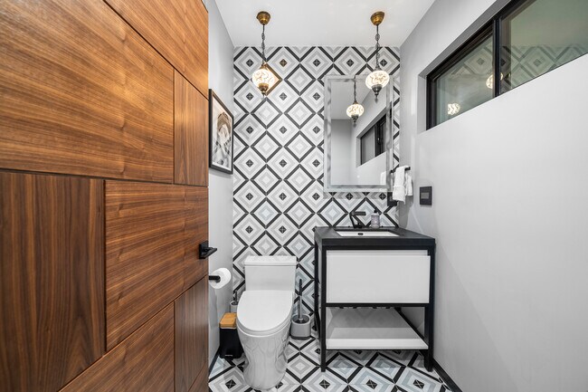 Building Photo - 838 California Ave