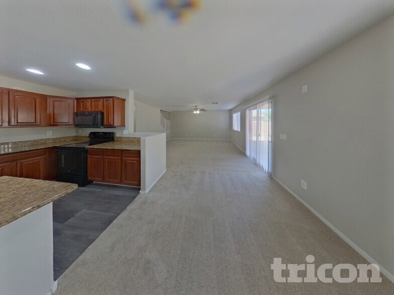 Building Photo - 43386 W Arizona Ave