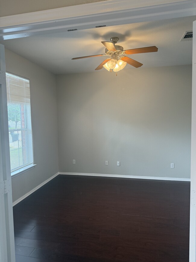 Building Photo - 502 Constellation Dr