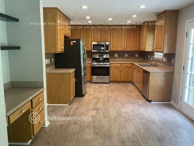 Building Photo - 5805 Village Loop