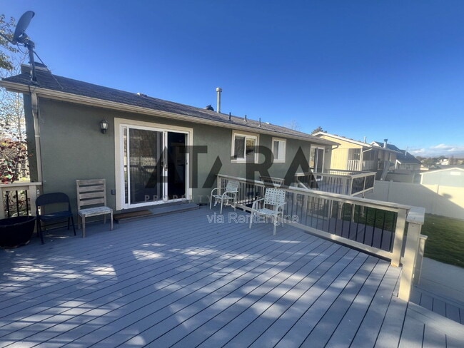 Building Photo - 9111 Parakeet Dr