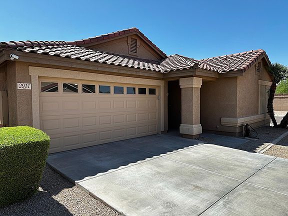 Building Photo - 2911 E Cherry Hills Dr
