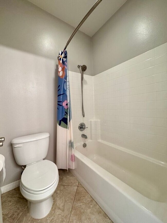Building Photo - Discover this beautifully upgraded 5 bedro...