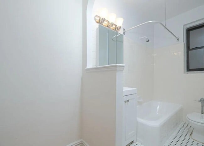 Building Photo - 15 Oliver St