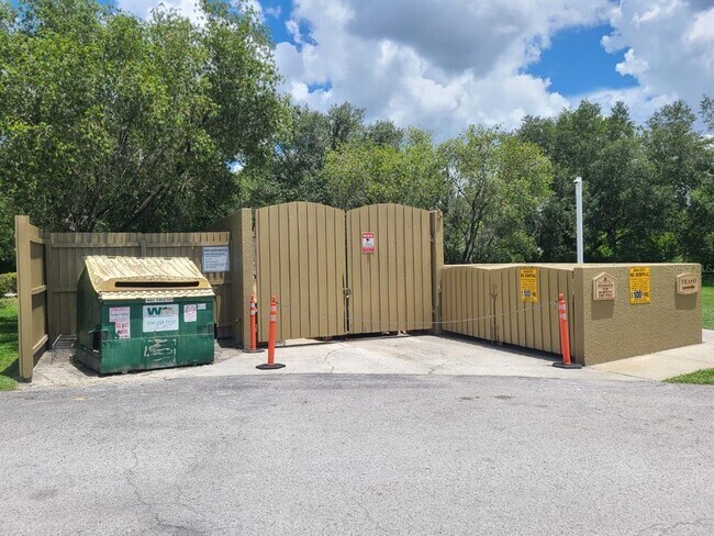 Building Photo - 5903 Willow Ridge Dr