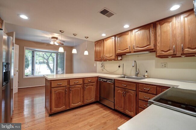 Building Photo - 71 Amity Dr