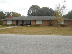 Building Photo - Spacious 3 bedroom, 3 bath home located off HWY 501