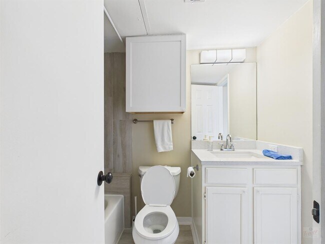 Building Photo - 3115 Helms St