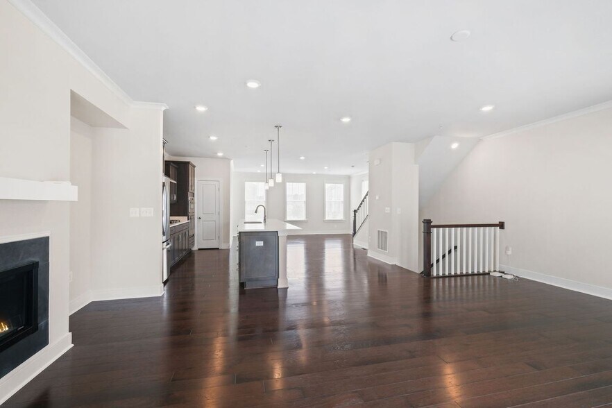 Building Photo - 143 Rubens Dr