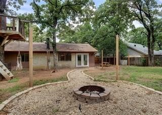 Building Photo - 307 Lone Oak Cir