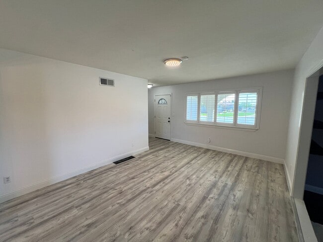 Building Photo - 3-bedroom single story in Manteca!
