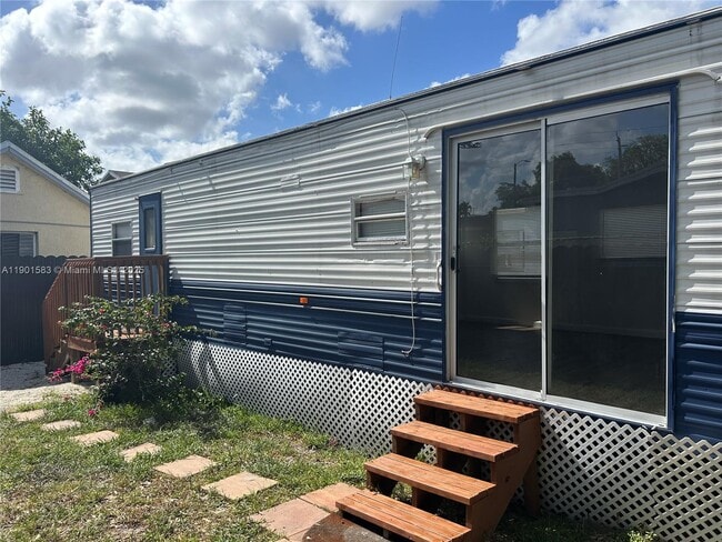 Building Photo - 1600 NW 42nd St