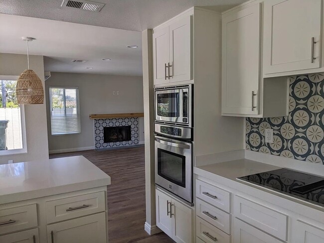 Building Photo - 1920 Avenida Joaquin