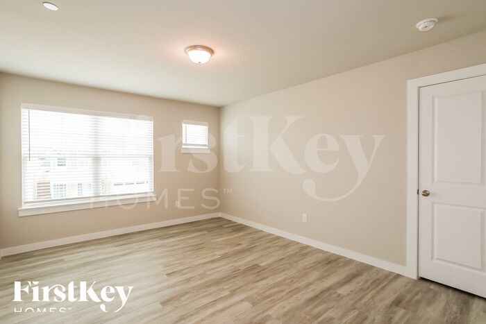 Building Photo - 319 Niki Dr