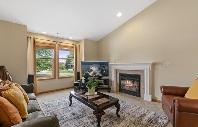Building Photo - 4 Bed 3Bath Beautiful Single-family House ...
