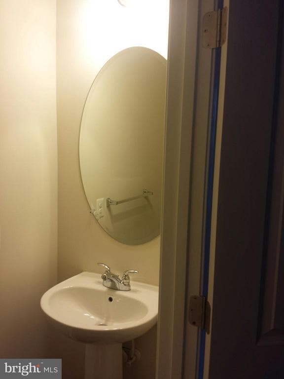 Building Photo - 6041 Maple Hill Rd