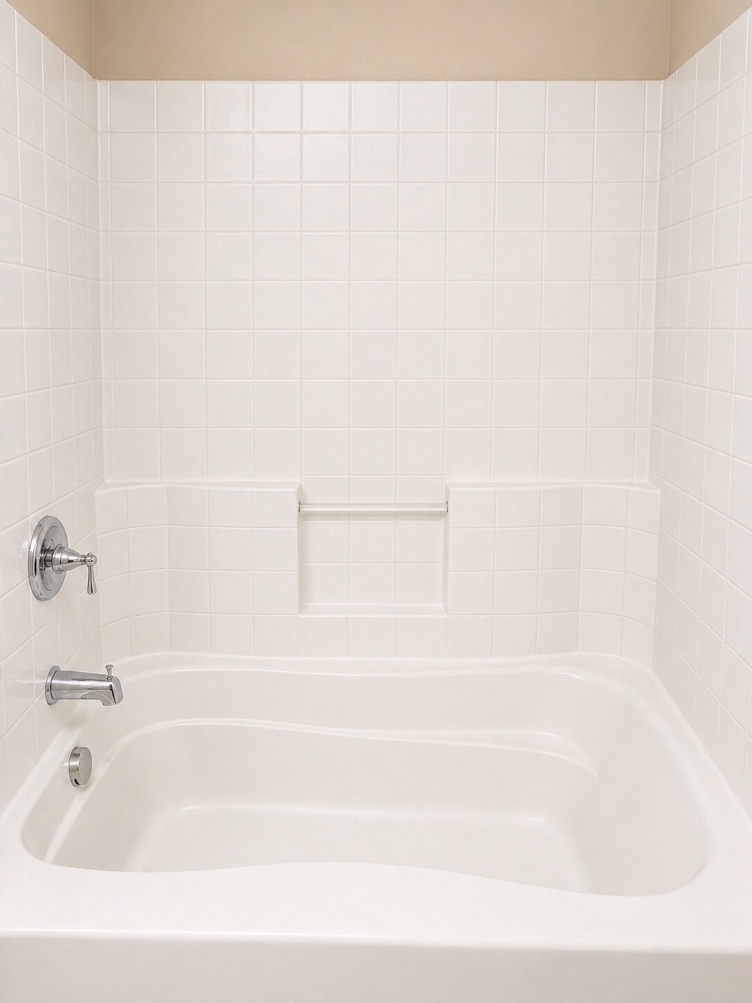 Bathtub bedroom 2 - 1225 Island Ave