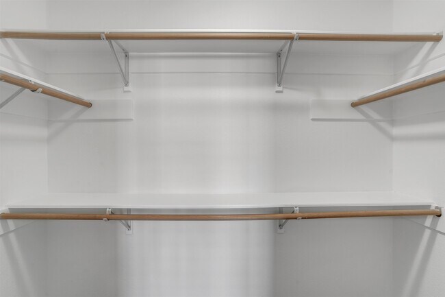 Building Photo - 9813 Sandhill Dr