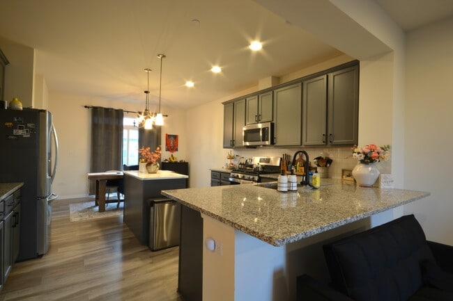 Building Photo - 3S624 Everton Dr