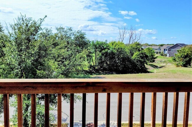 Building Photo - 2001 Herzog