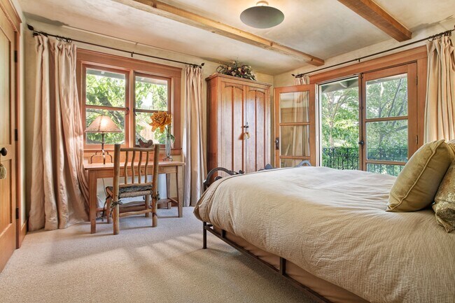 Building Photo - 430 Pratt Ave