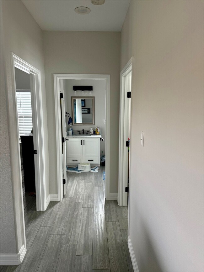 Building Photo - 421 Pitaya Ln