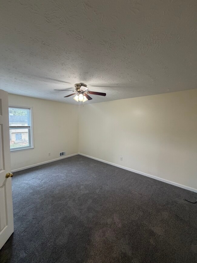 Building Photo - 557 Whitehall Ln