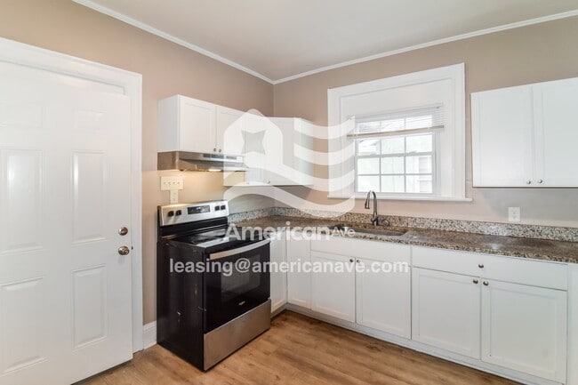 Building Photo - 610 E Edgemont Ave