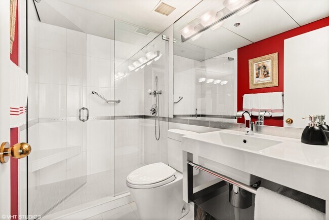 Building Photo - 161 E Chicago Ave