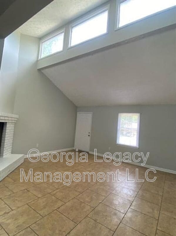 Building Photo - 102 Sayemore Dr