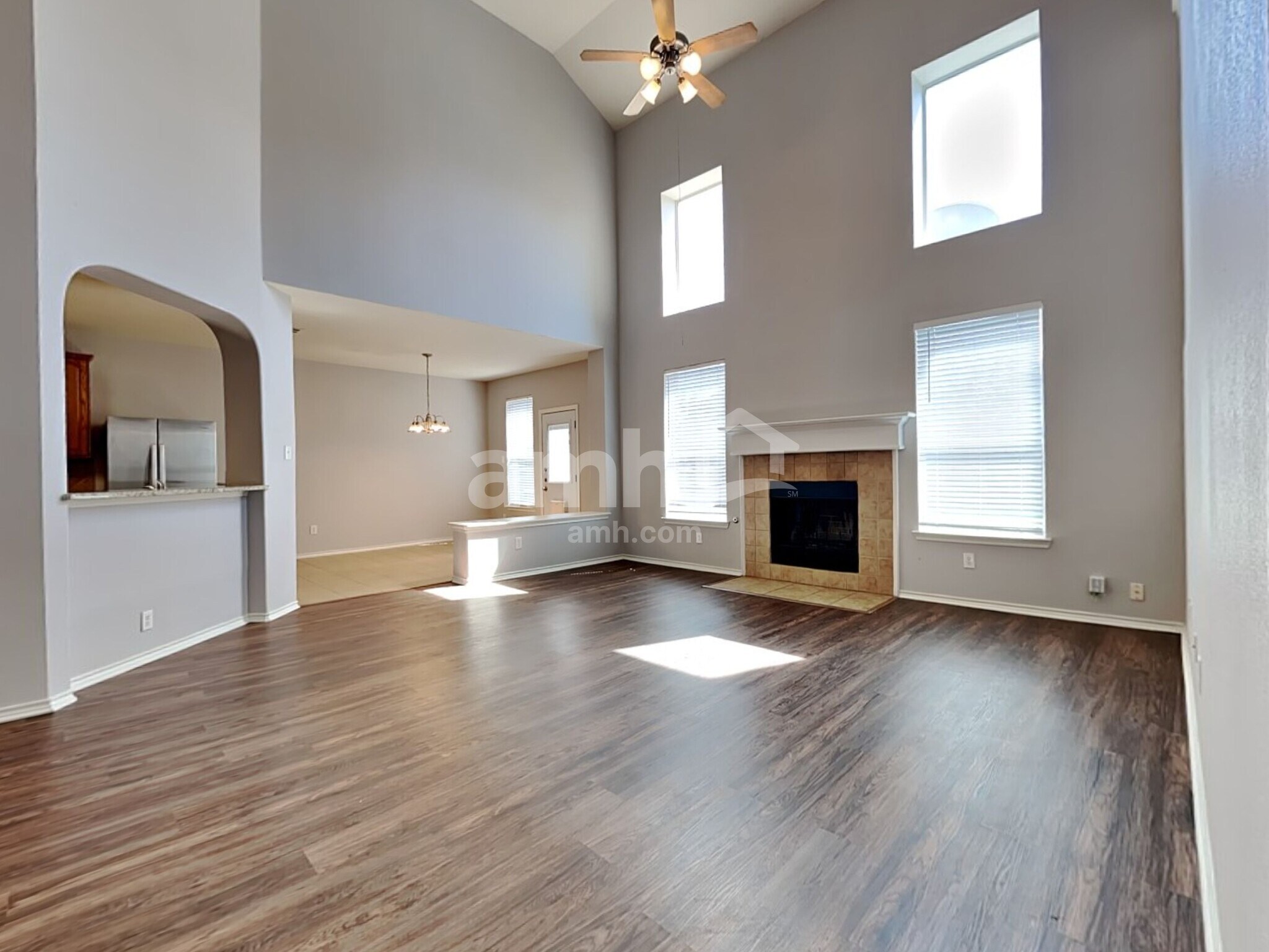 Building Photo - 2319 Merlin Dr