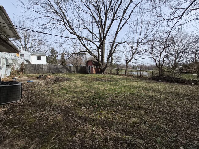 Building Photo - 3747 Ireland Dr