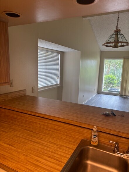 End Unit so Window off Dining - 149 Club House Blvd