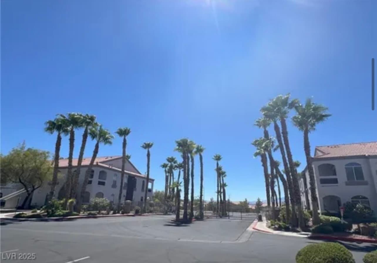 Building Photo - 700 Carnegie St