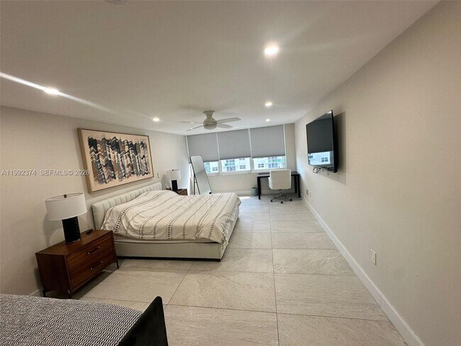 Building Photo - 2751 S Ocean Dr
