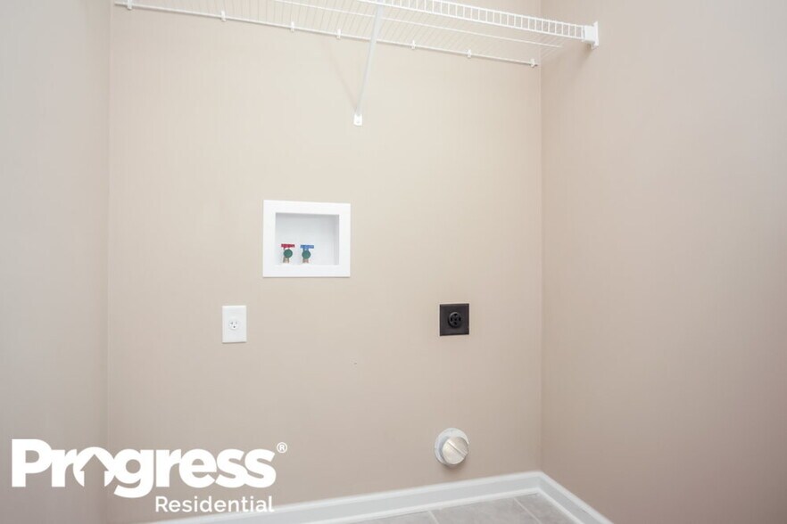 Building Photo - 8985 Gavin Dr